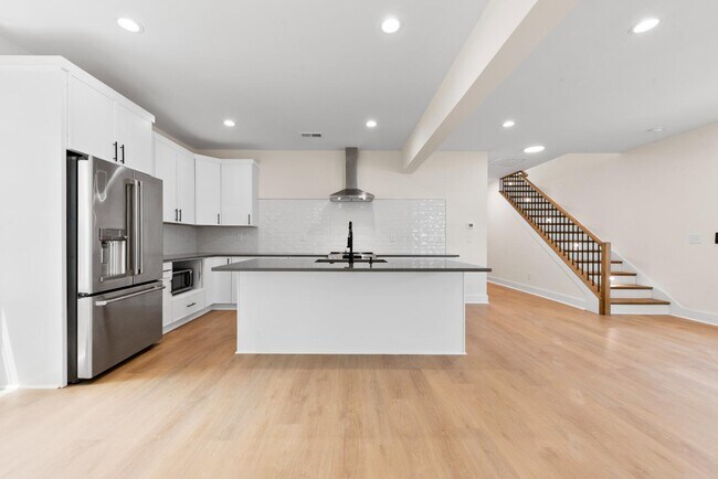 Building Photo - 3420 Tappan Pl