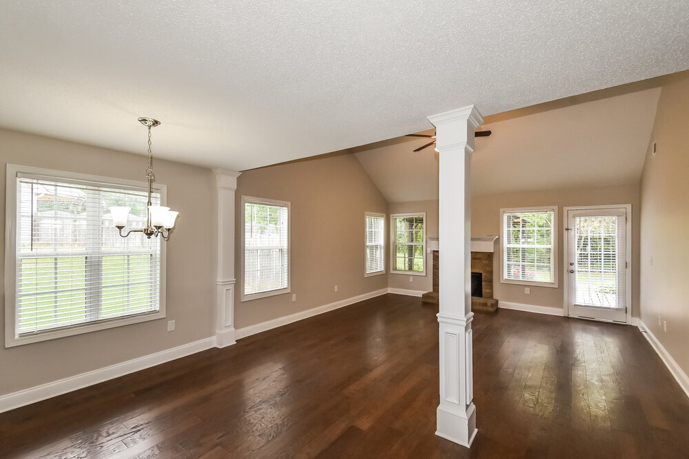 Building Photo - 709 Williamsburg Ct