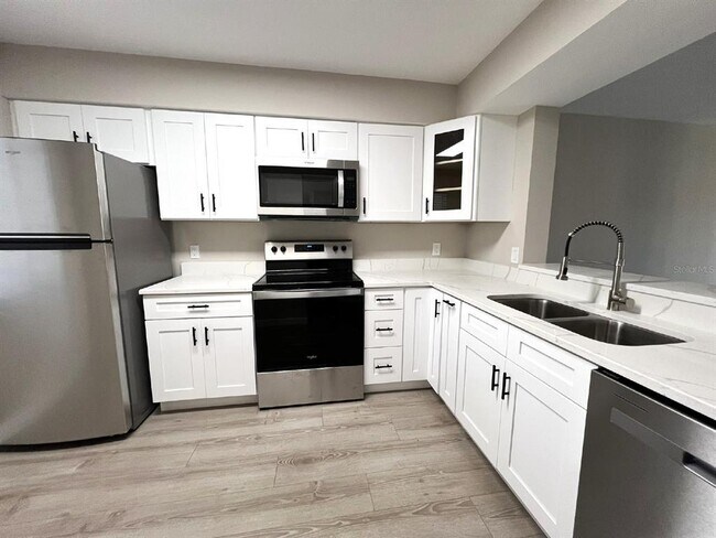 Building Photo - 5212 Lake Village Dr