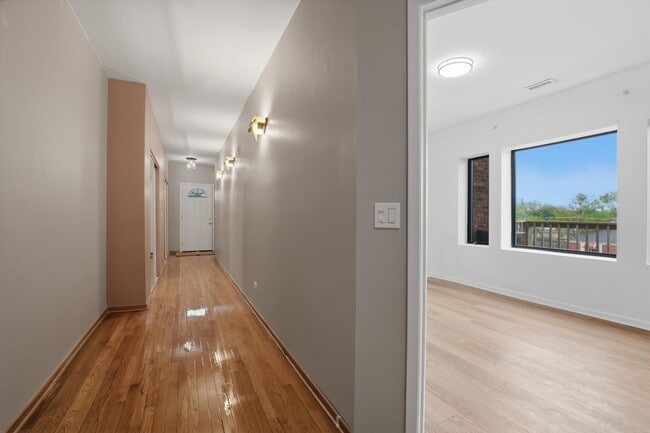 Building Photo - 7308 S Ridgeland Ave