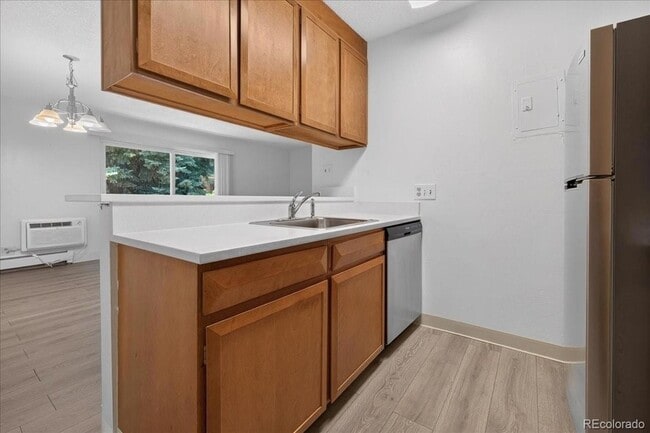 Building Photo - 2150 S Vaughn Way