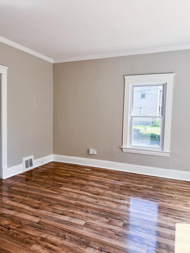 Building Photo - 2778 E 120th St