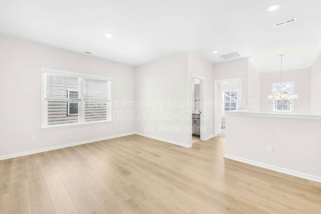 Building Photo - 104 Winterberry St