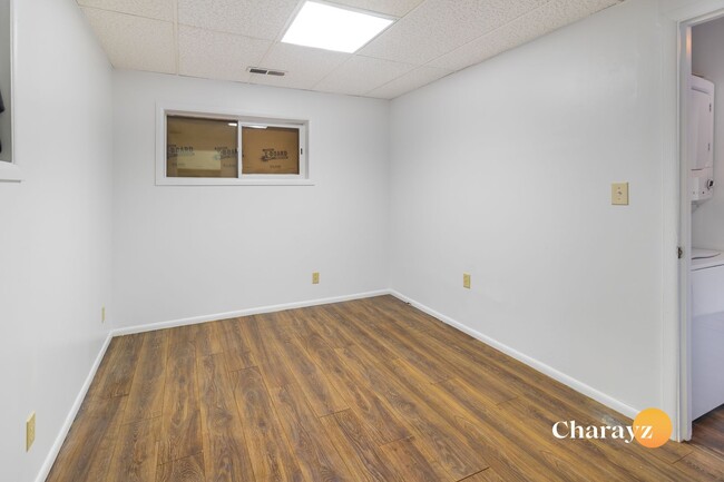 Building Photo - Cozy 2 Bedroom, 1.5 Bath, With a great Loc...