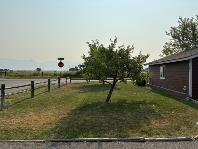 Building Photo - 600 Mayfair Dr