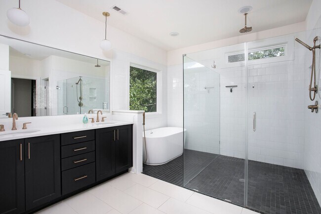 Building Photo - Modern Beauty In Charming Neighborhood!