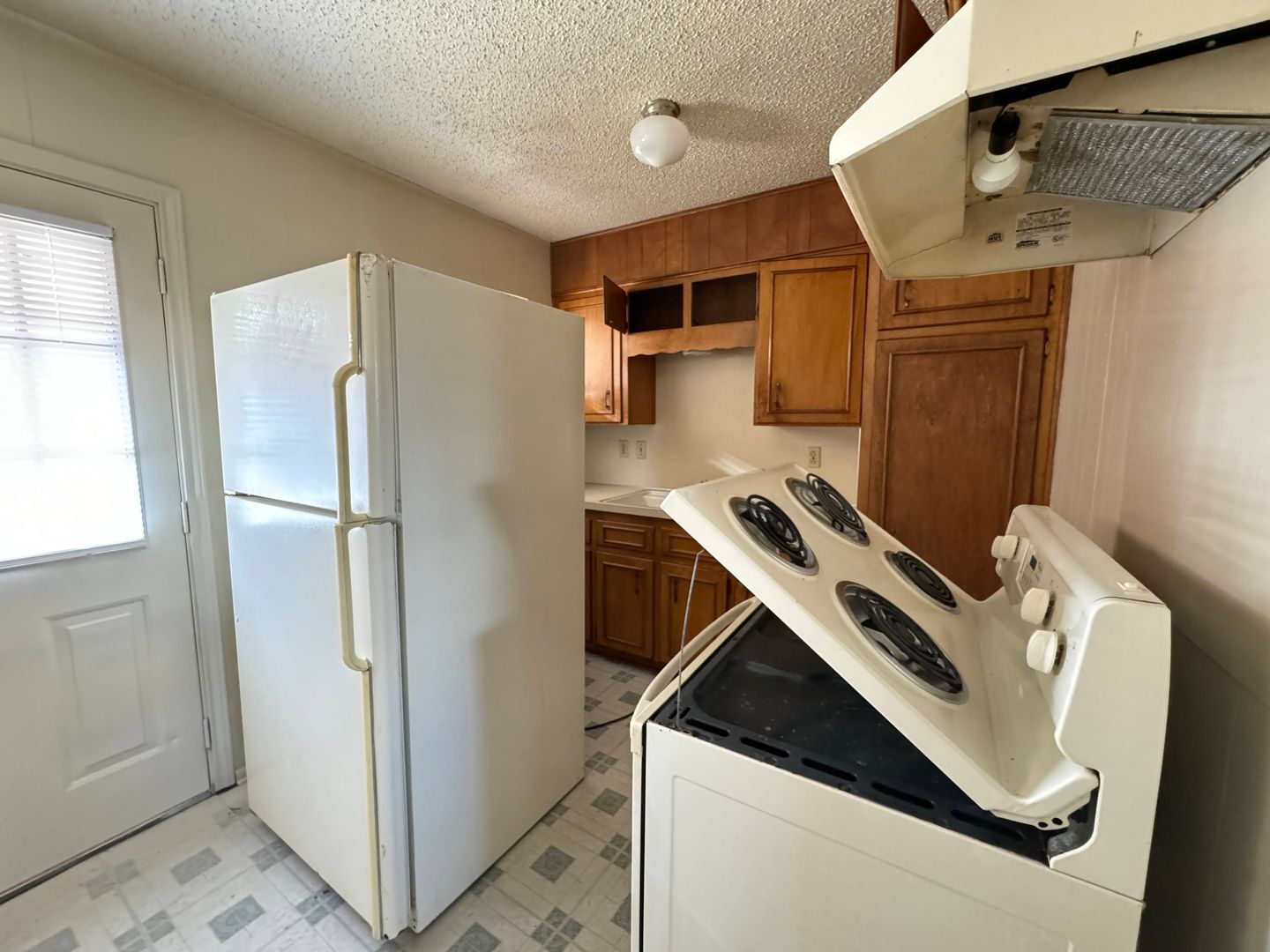 Building Photo - 808 Safady Ave