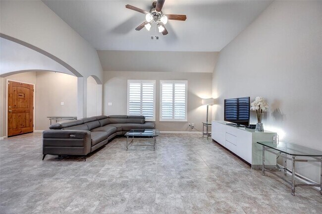 Building Photo - 23831 Villa Lisa Dr