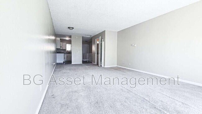 Building Photo - 112 Avian Dr