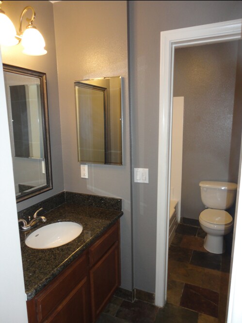 Building Photo - 840 Turquoise St