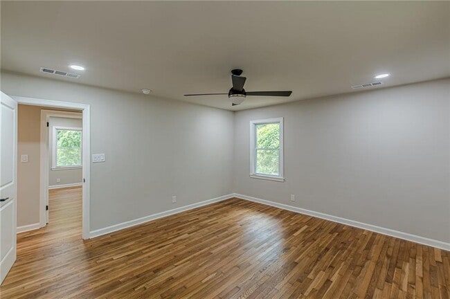 Building Photo - 1624 Dodson Dr SW