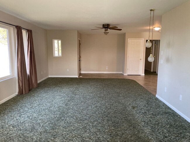 Building Photo - In The Country But Near Town!! With A Shop!!