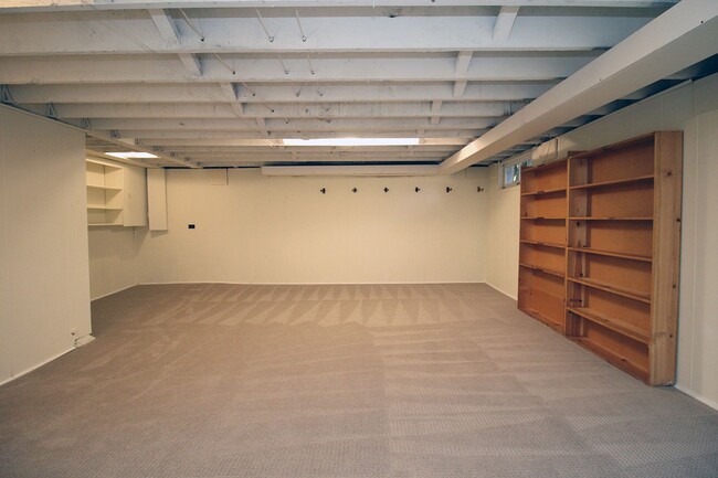 Building Photo - 803 NE Laurelhurst Pl