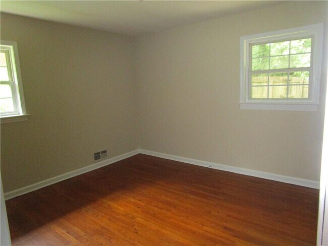 Building Photo - 1147 Enota Cir NE