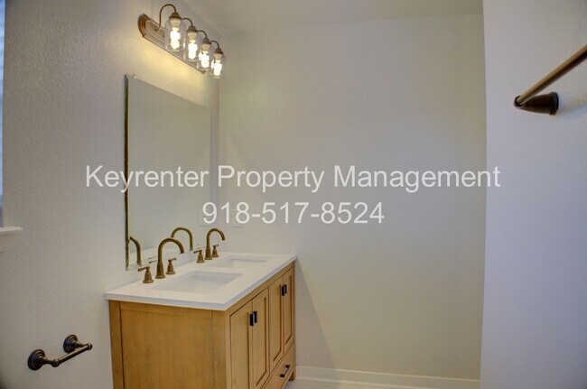 Building Photo - Coming Soon! 3 bed/2 bath!
