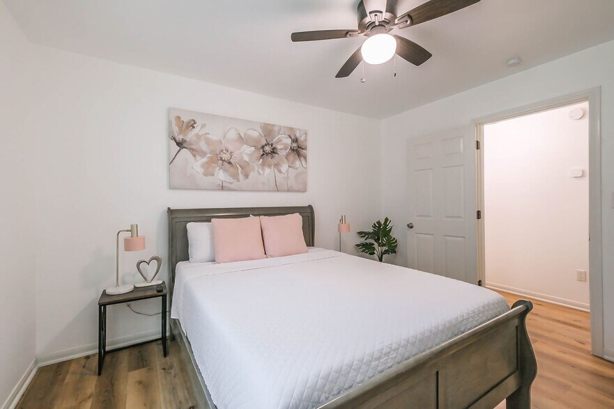 Building Photo - 6705 Lodge St