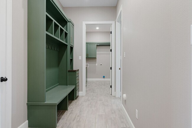 Building Photo - 405 Waggoner Ln