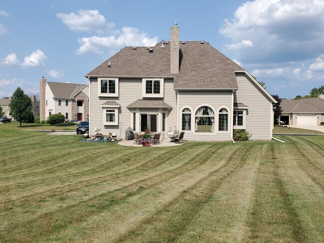 Building Photo - W150N7229 Paseo Ln