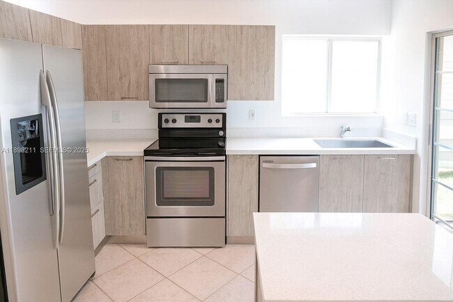 Building Photo - 14478 SW 139th Ave Cir W