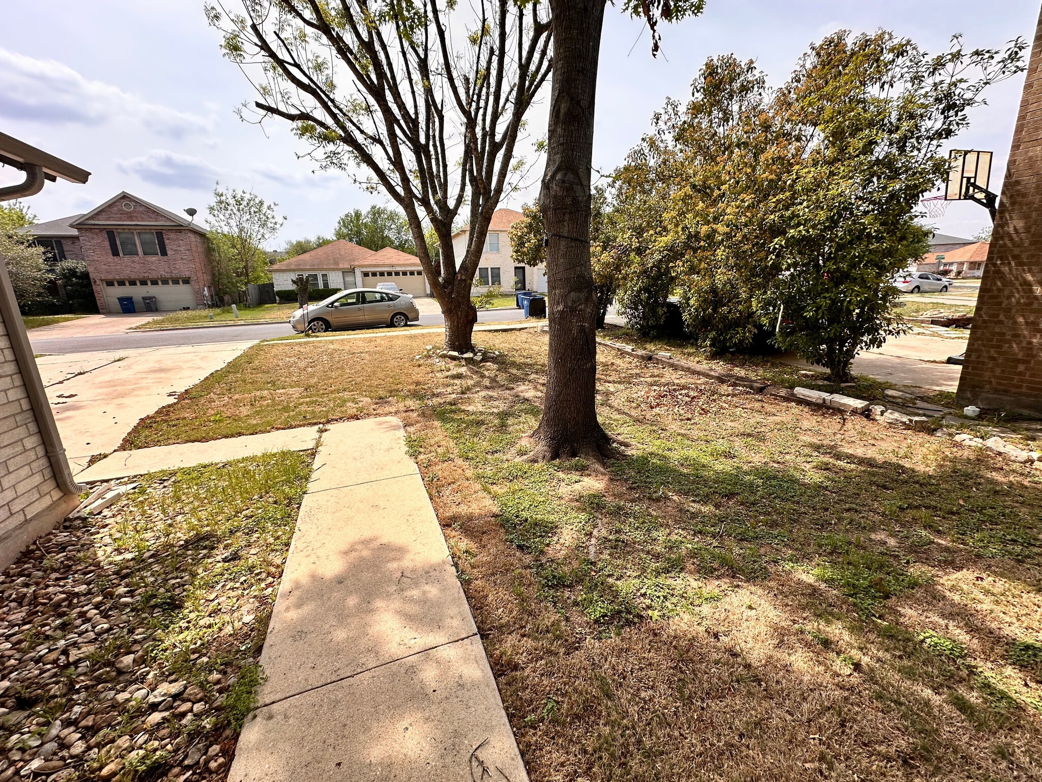 Building Photo - Room in House on Heyerdahl Dr