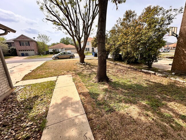 Building Photo - Room in Single Family Home on Heyerdahl Dr