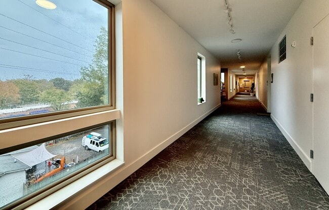 Building Photo - 610 Trent Dr