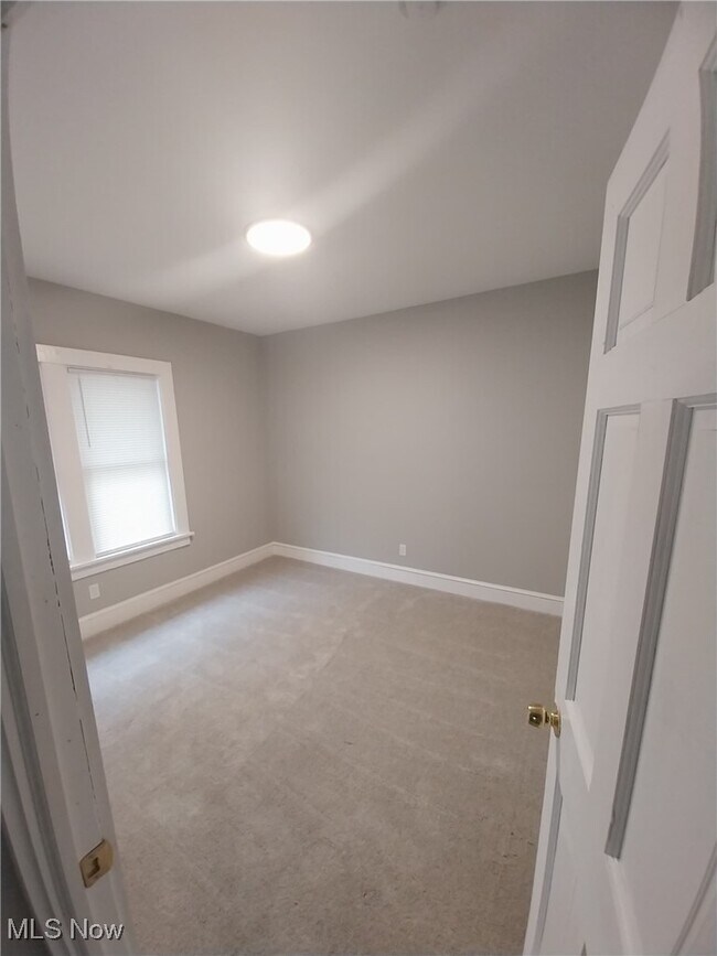 Building Photo - 1635 Hillcrest Rd