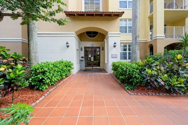 Building Photo - 19601 E Country Club Dr