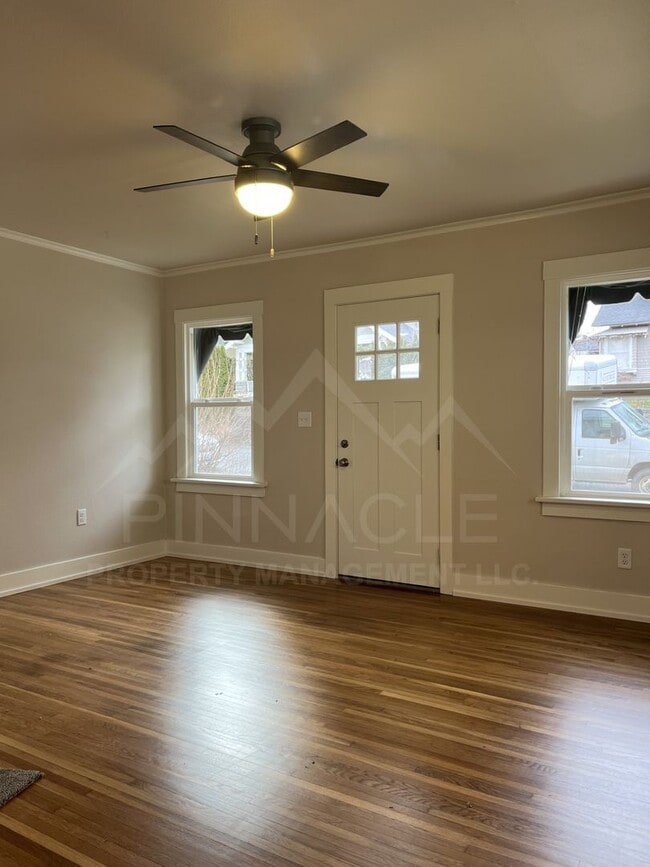 Building Photo - 1-5 1/2 Chicago Ave