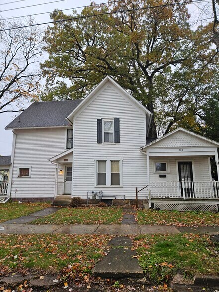 Building Photo - 301 N Division St