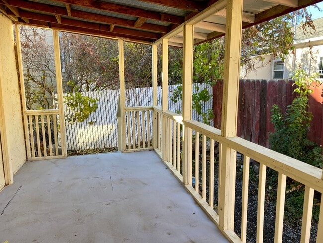 Building Photo - 1930's Bungalow Charmer, 2bdrm, 1 bath hou...
