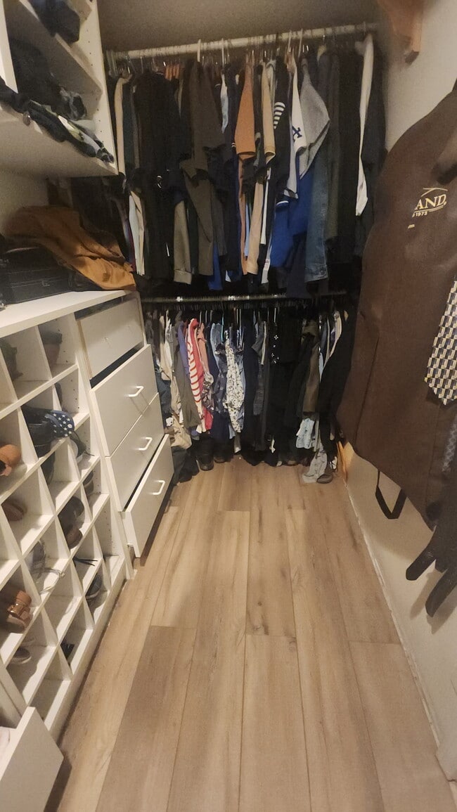 Building Photo - 15358 Leadwell St