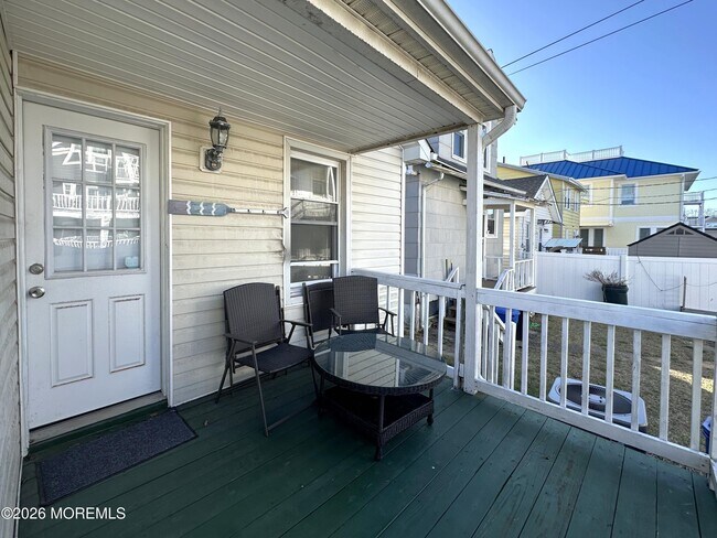 Building Photo - 208 15th Ave