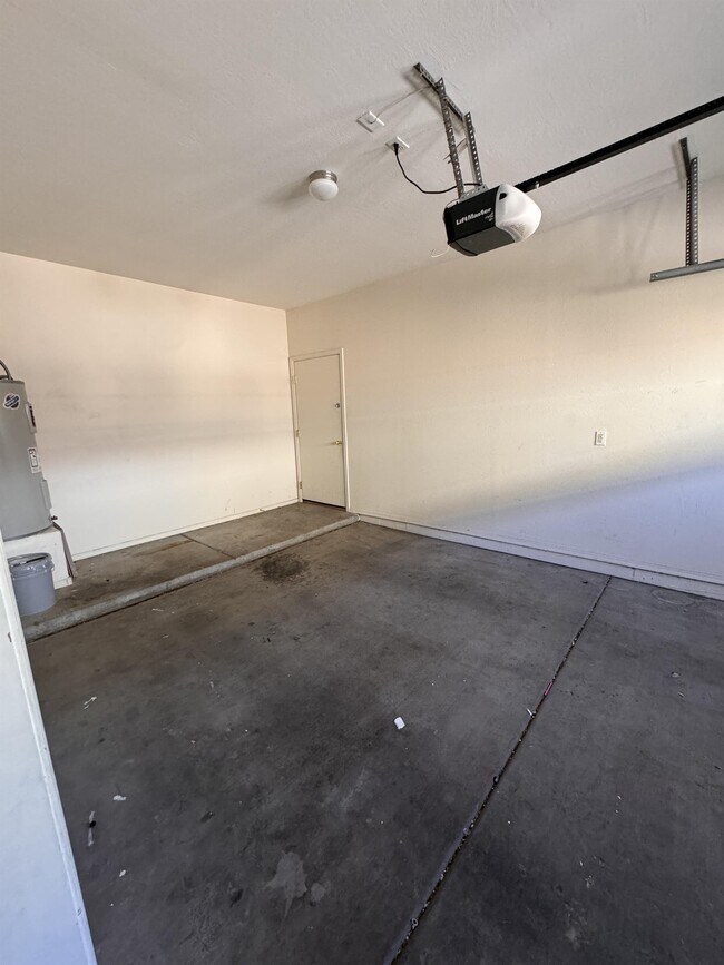 Building Photo - 1207 W Monroe St