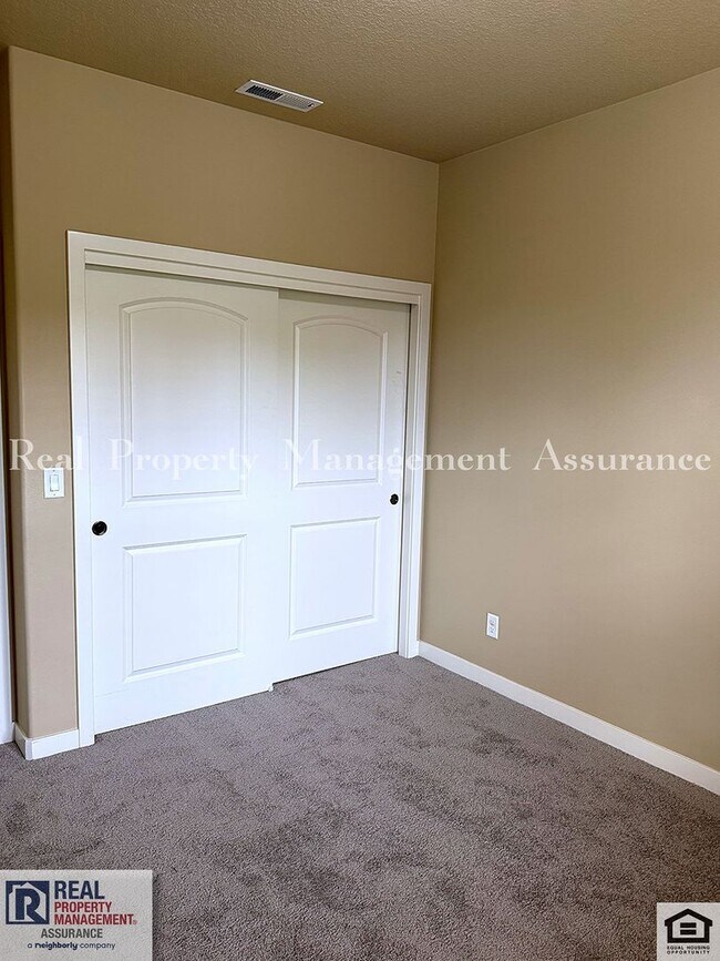 Building Photo - 13933 SW Walnut Creek Way