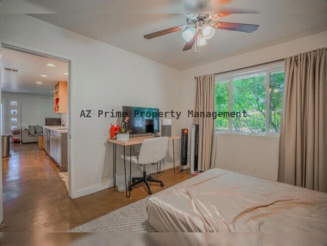 Building Photo - 351 E Encanto Dr