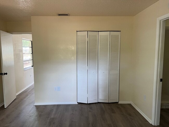 Building Photo - Annual 3 Bedroom 2 bath Duplex $1,795 a month