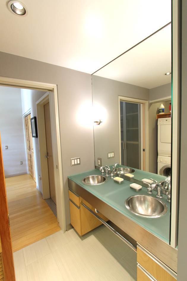 Building Photo - Rare Loft Style Condo, Huge Windows, High Ceilings, 1.5BR/2BA/3 Stories, Perfect Location!