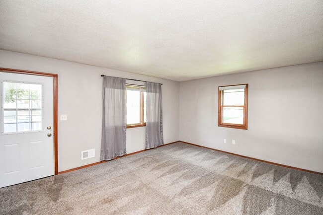Building Photo - Charming 3-Bedroom Single Family Home – Pet Friendly!