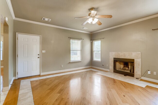 Building Photo - 2113 Thrasher Ln