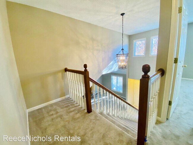 Building Photo - 3 br, 3.5 bath House - 10802 W. 116th Terrace