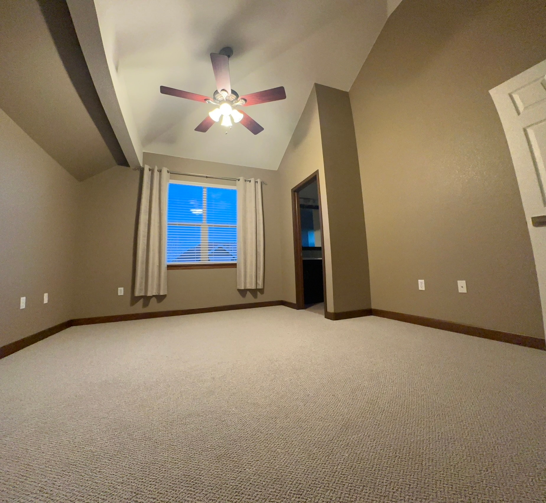 Master bedroom south wall - 4245 Boardwalk Dr