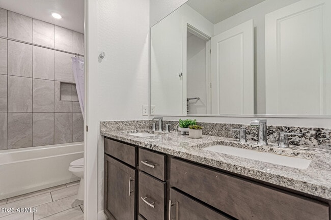 Building Photo - 18455 W Sandlewood Dr