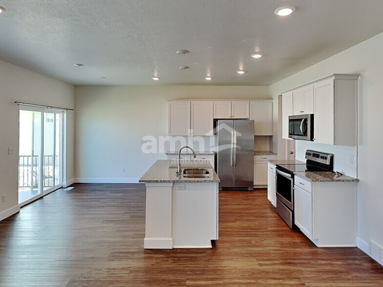Building Photo - 2983 E S Village Dr