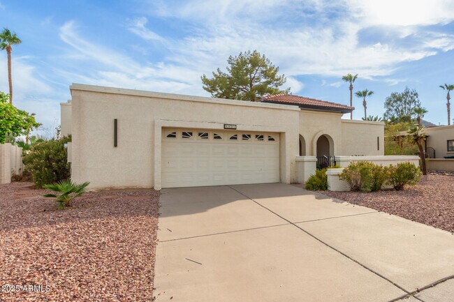 Building Photo - 4521 E Sunrise Dr
