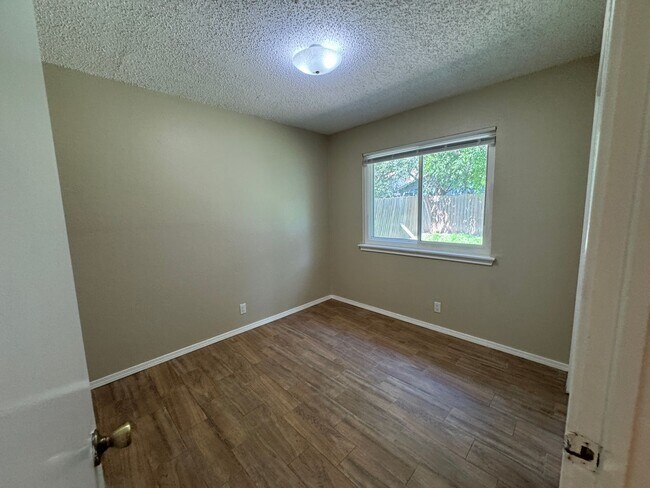 Building Photo - 10138 Inridge
