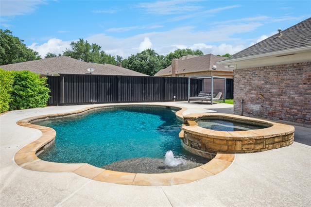 Building Photo - 7605 Queens Garden Dr