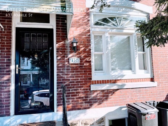 Building Photo - 437 Markle St