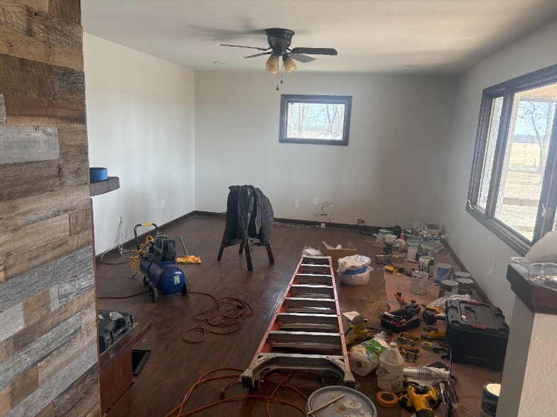 Building Photo - 694 E 400 Hwy