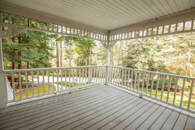 Building Photo - Gorgeous Coupeville Home is Ready for a New Tenant!!!